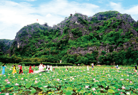 JOURNEY 01: HOA LU TAM COC/TRANG AN HANG MUA  PHAT DIEM STONE CATHEDRAL